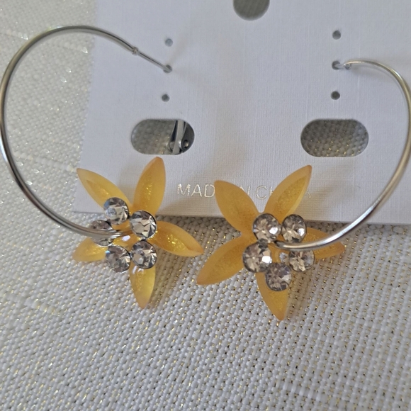 Woman's Hoop Floral Earrings With Rhinestones - Picture 6 of 8